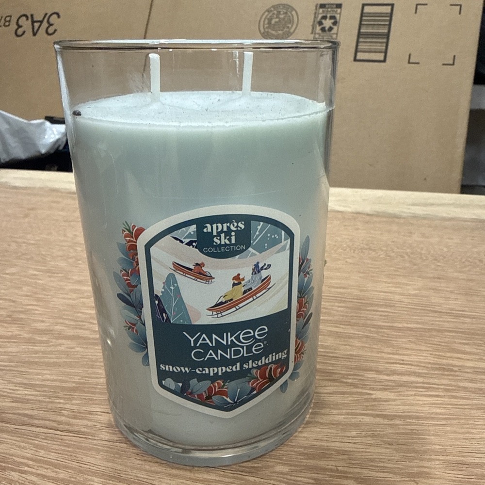 yankee candle Snow Capped Sledding  Size 20oz